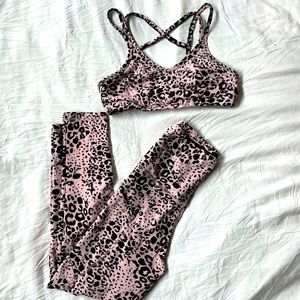 STRUT THIS matching leggings/sports bra set